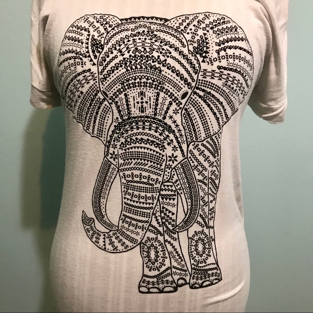 White Elephant Detail Top Size Medium - Picture 2 of 5